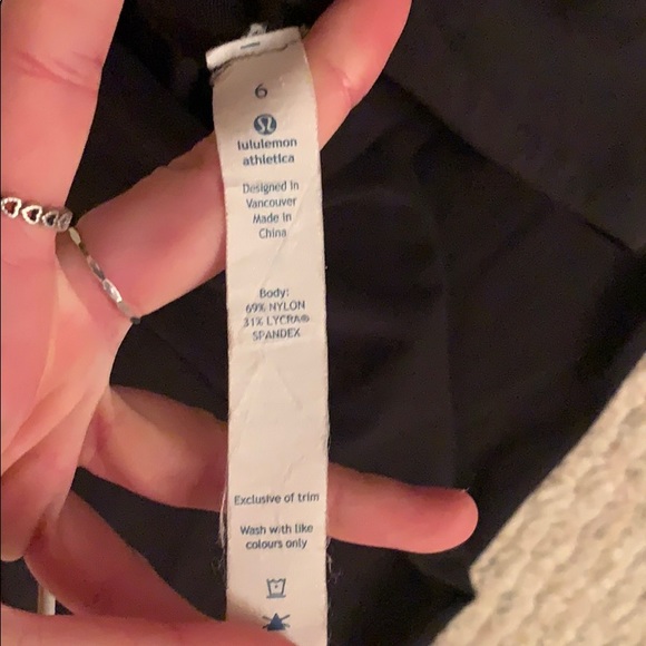 Lulu Lemon Capri Leggings - Picture 3 of 3